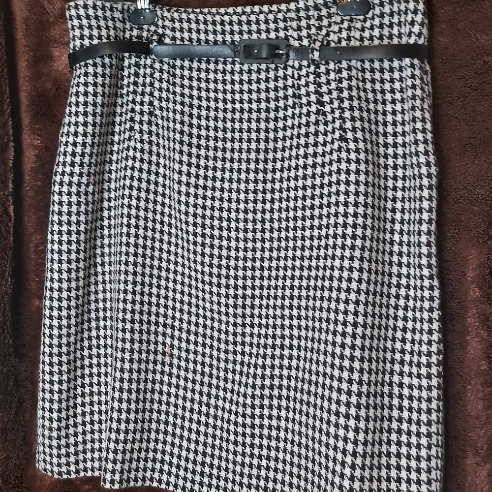 Pencil skirt- belted waist - lined - Picture 3 of 14